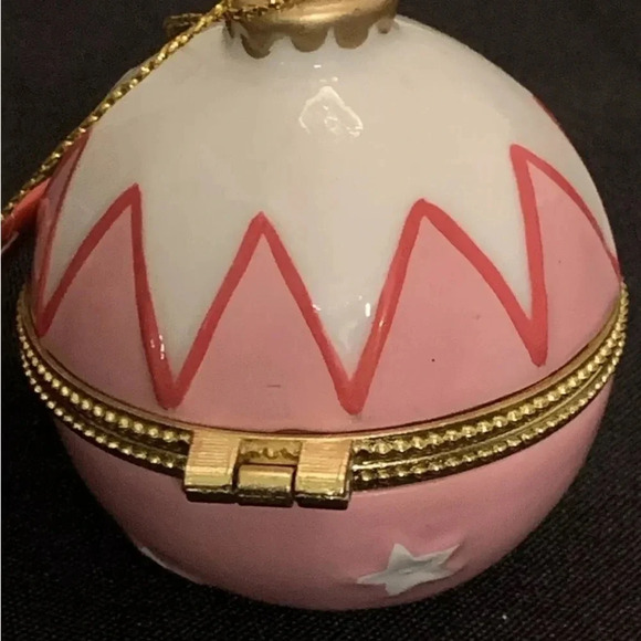 Vintage Baby Girl Pink 1st Christmas Trinket Box Hinged Ornament Round New 2” - Picture 4 of 9